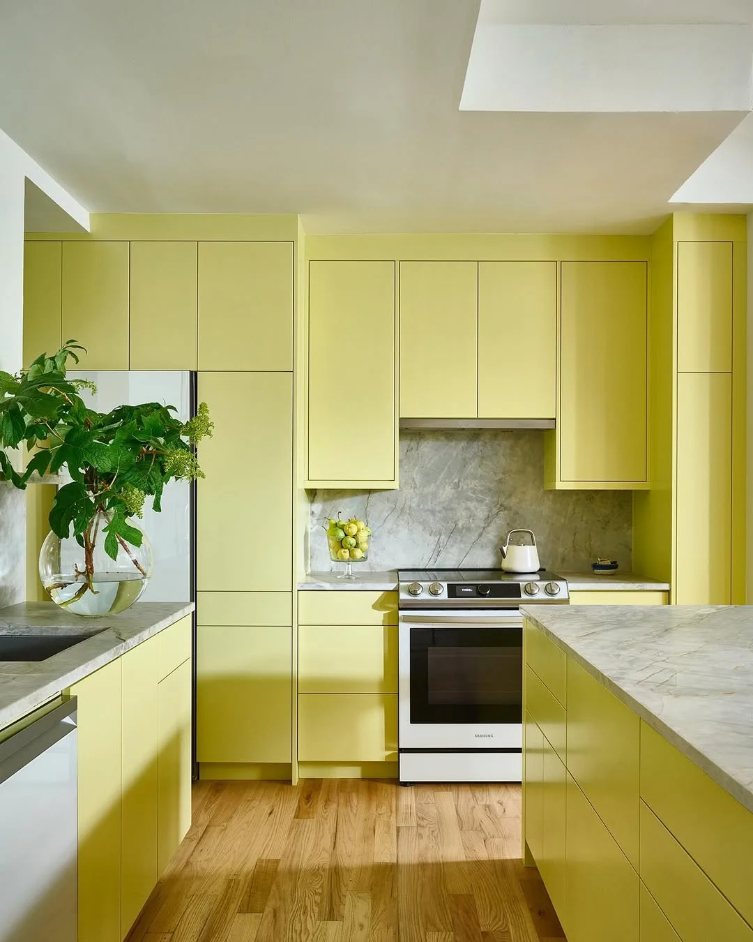 35 Butter Yellow Kitchen Ideas to Brighten Your Cooking Space