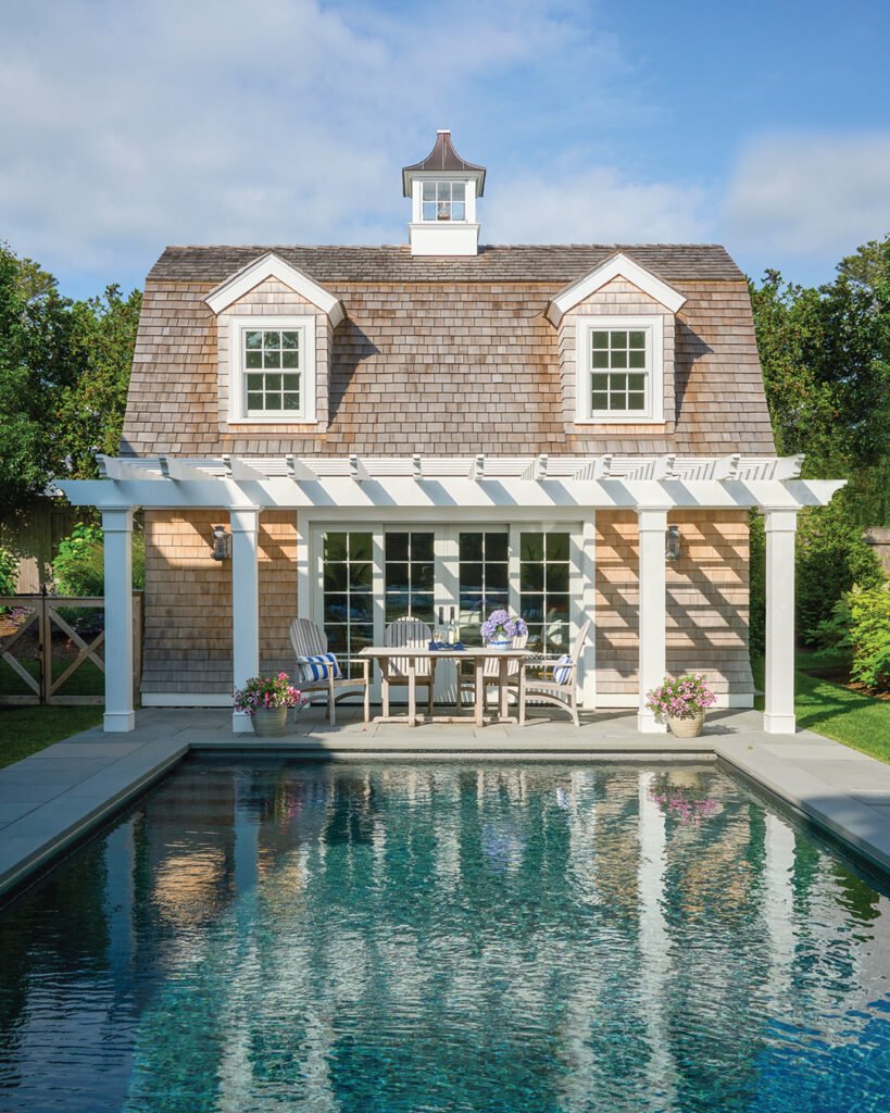 Cozy Modern Garden Poolhouse