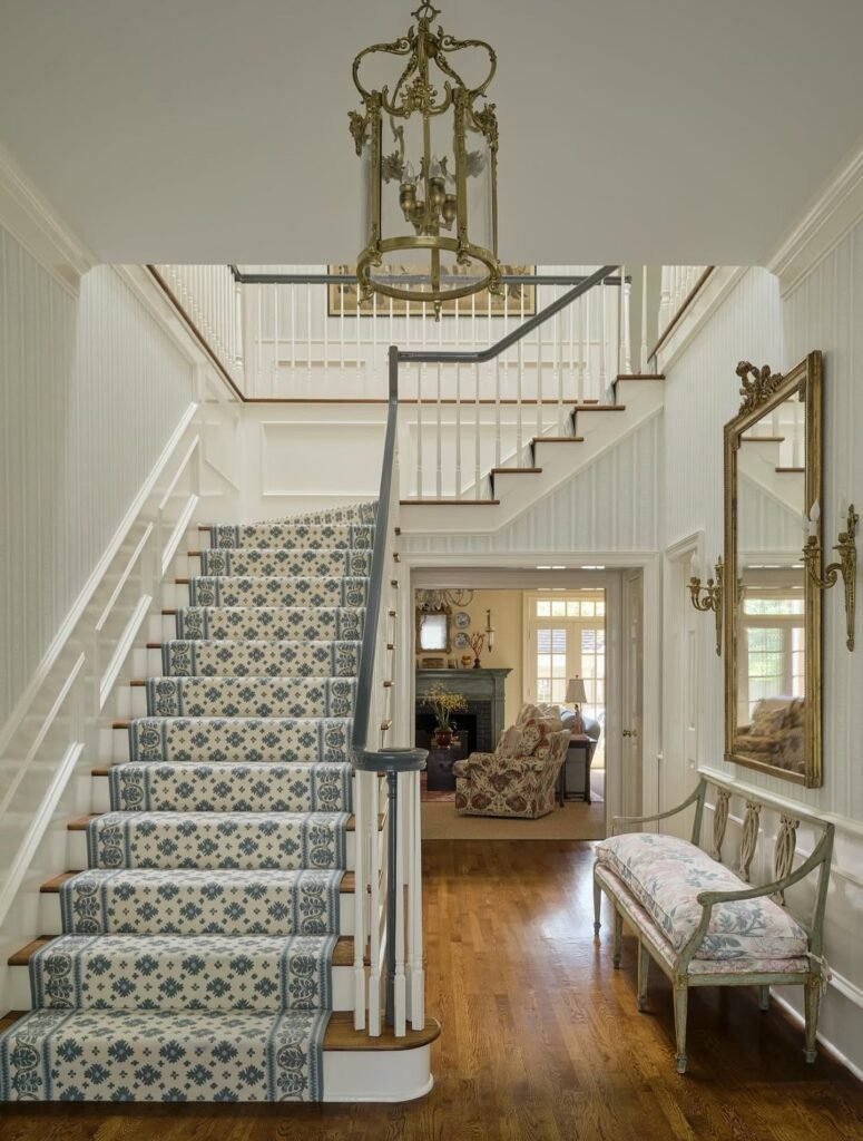 Traditional Cozy Staircase