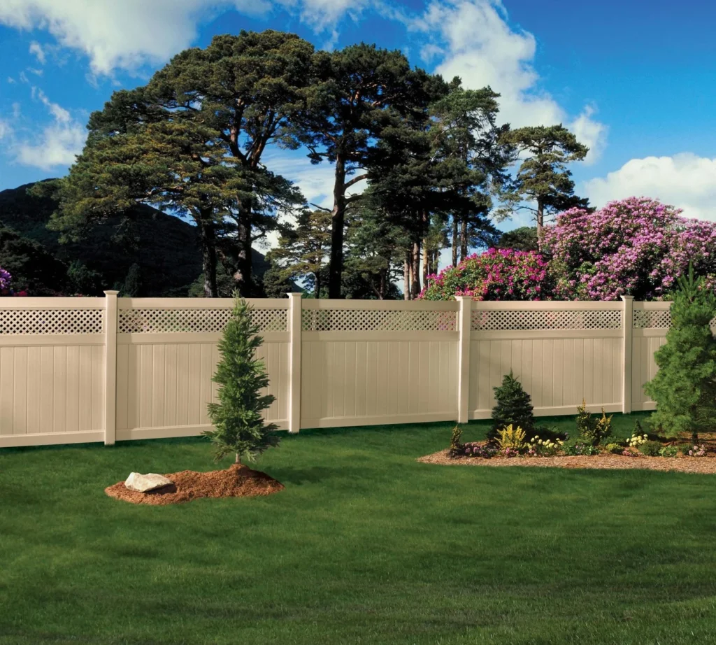 Classic Fence With Lattice