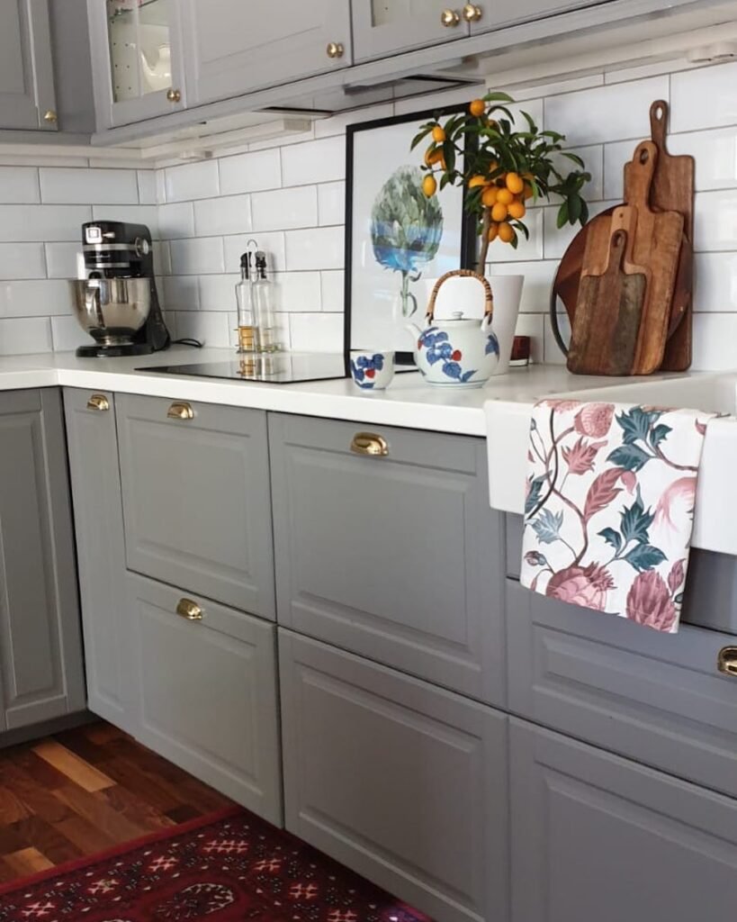 Gray With Wine Storage