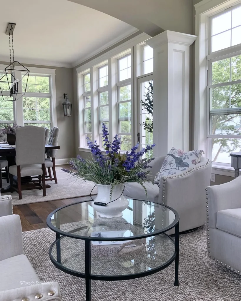 Soft Neutral Dining Corner