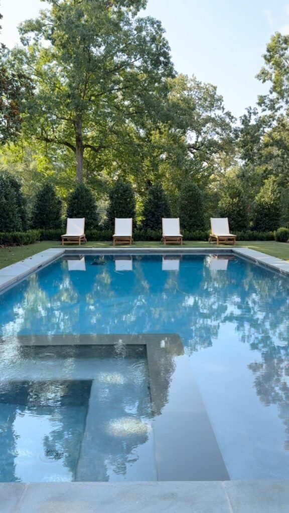 Symmetrical Pool Seating Layout