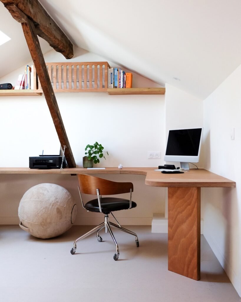 Attic Built-In Wooddesk