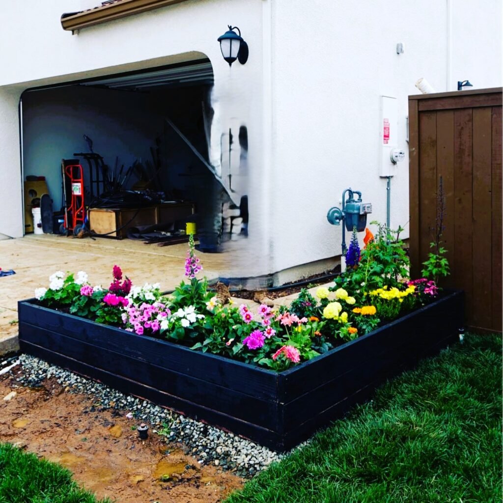 Black Corner Planter