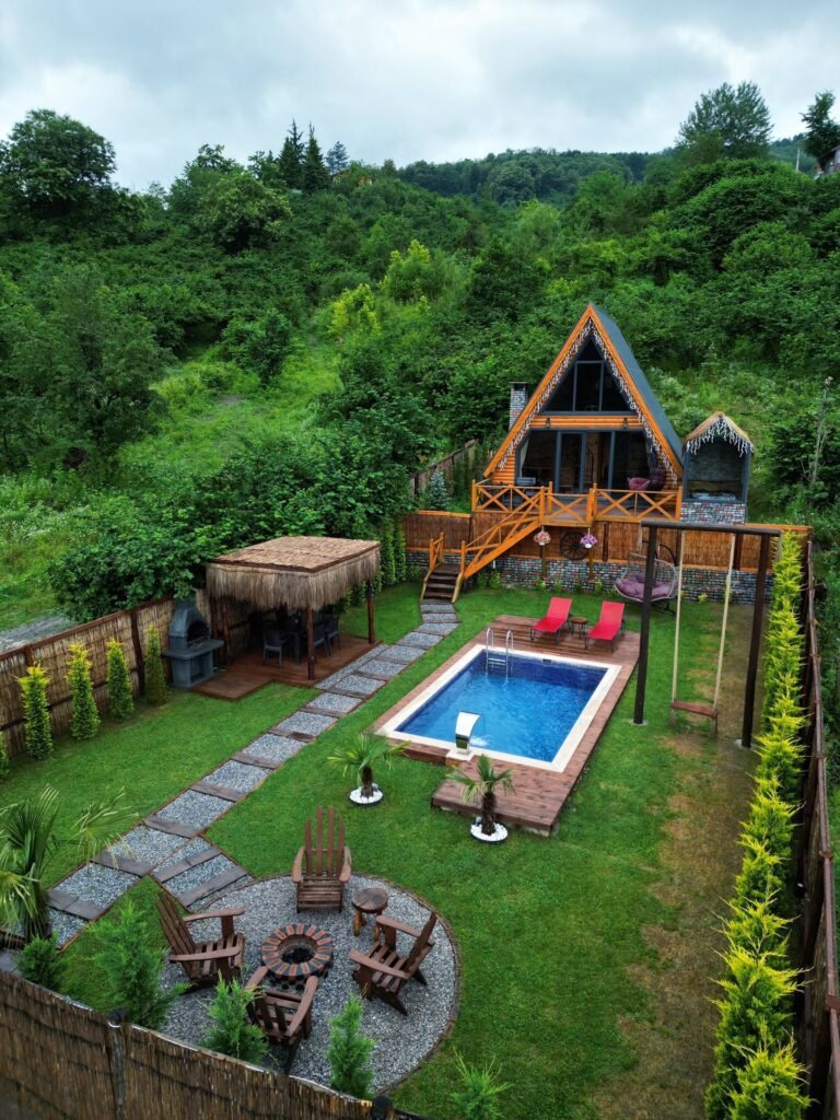 Cabin Style Outdoor Yard