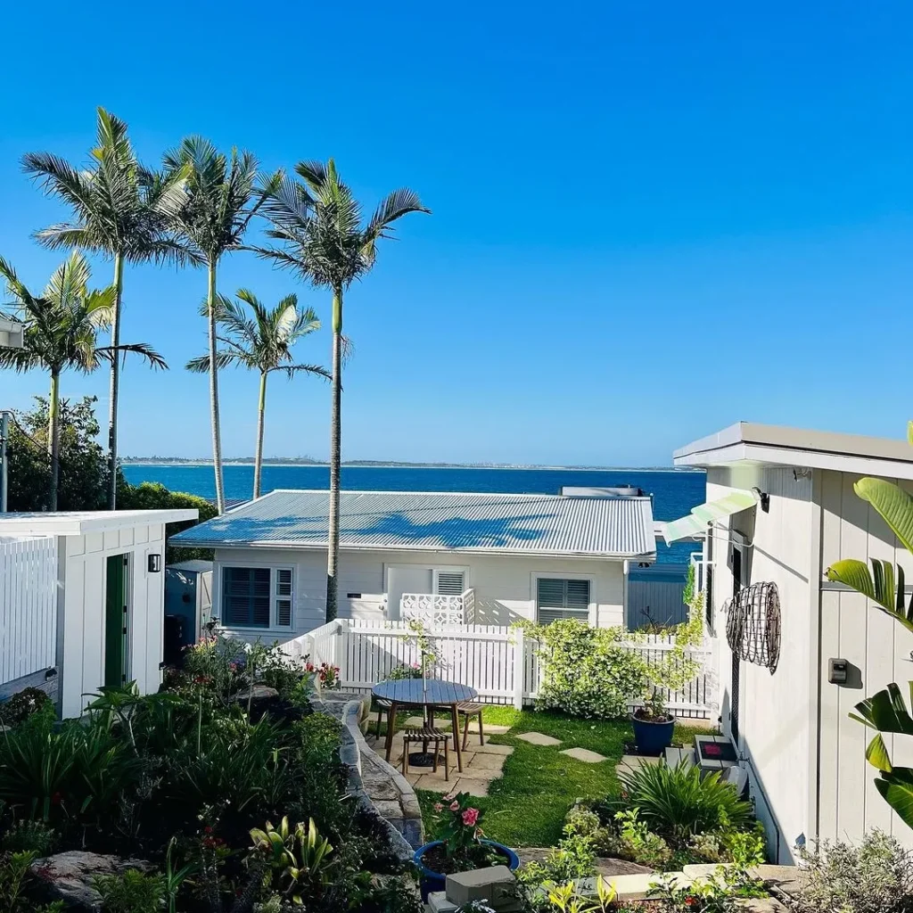 Compact Coastal Courtyard