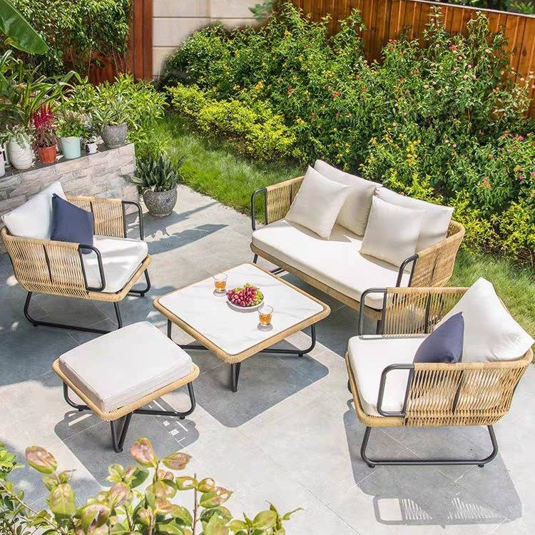 20 Outdoor Rug Ideas for a Cozy Patio