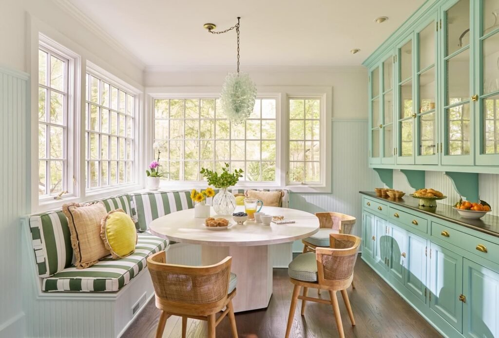 Fresh Cottage Dining Nook