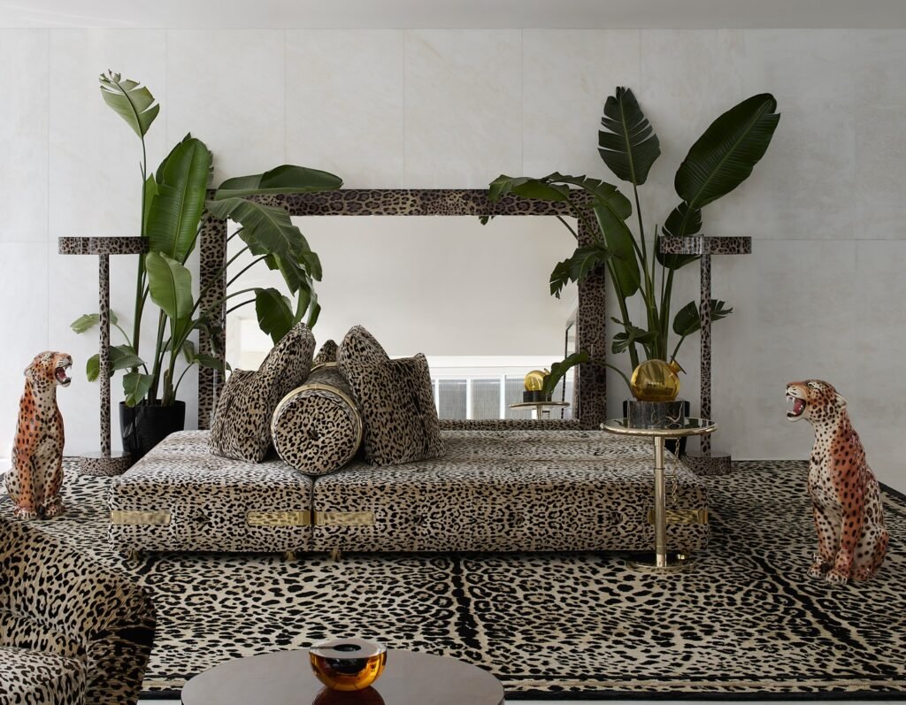 Full Leopard Lounge