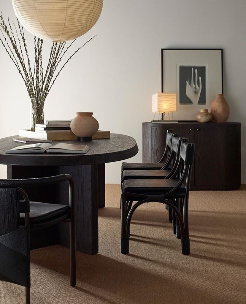Minimal Round Table Office