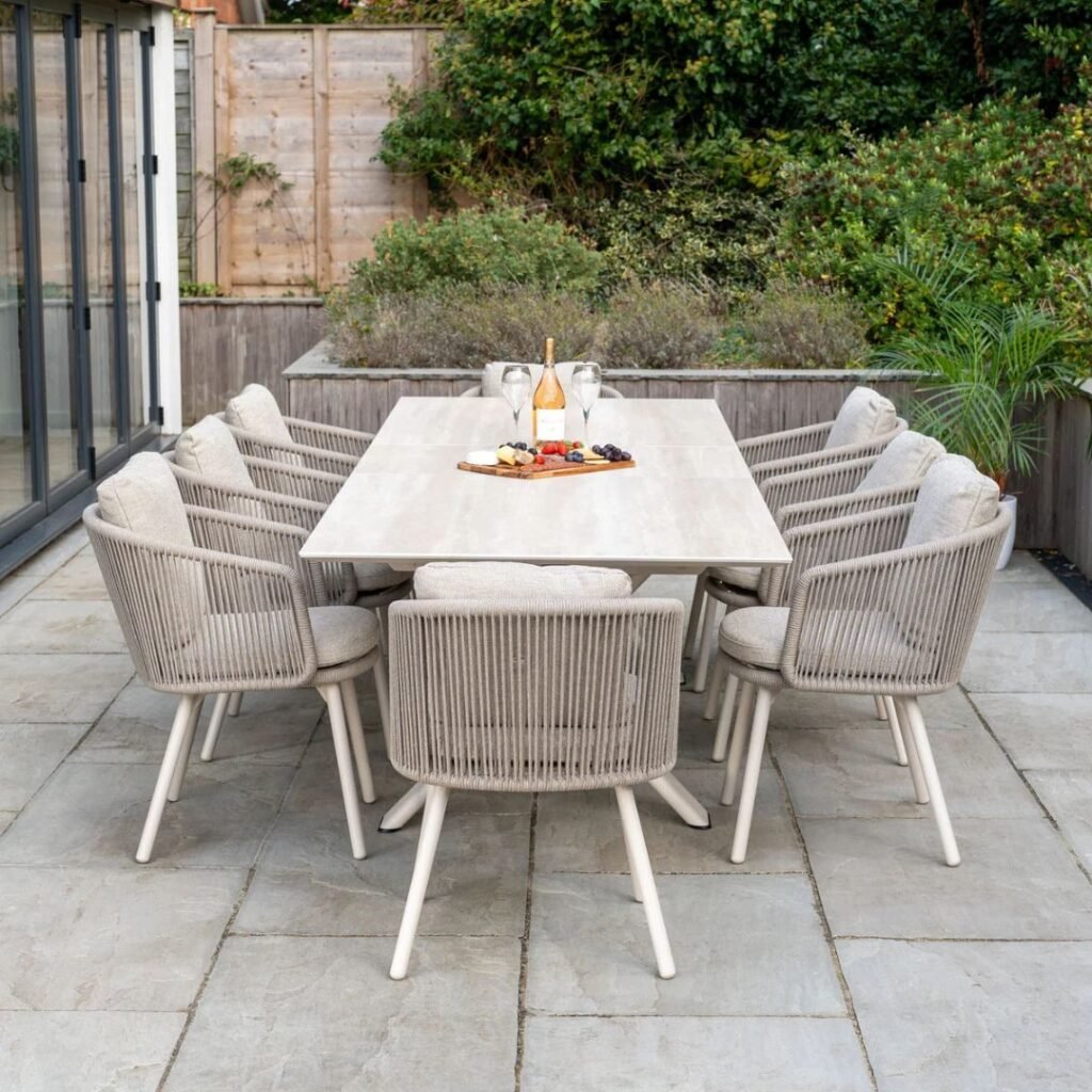  Neutral Family Dining