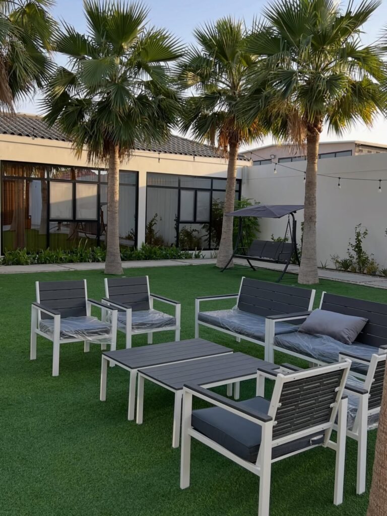 Palm Lawn Lounge