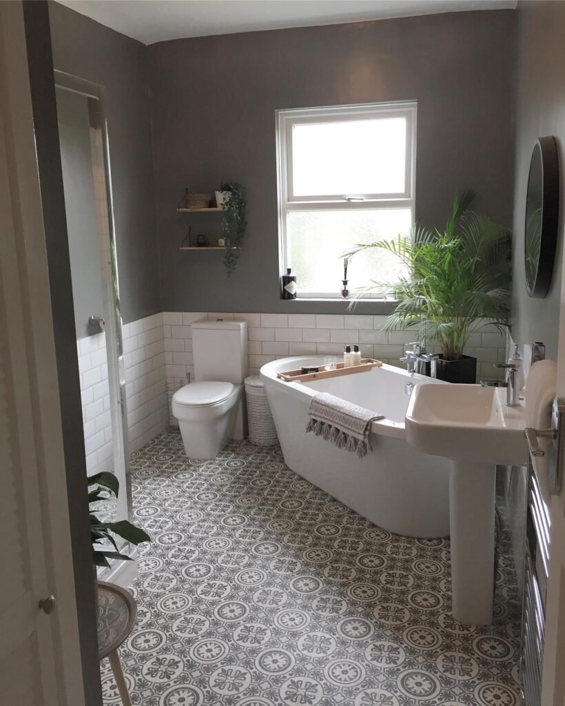 Patterned Floor Charm