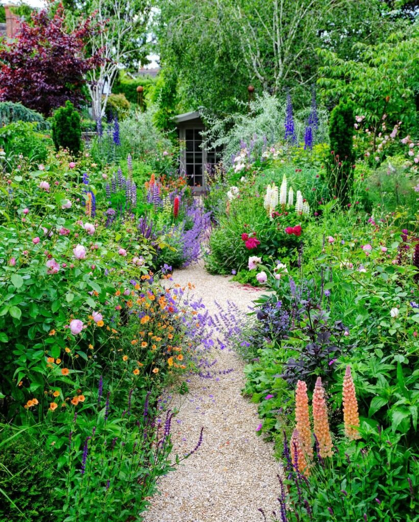Romantic Gravel Garden Walk