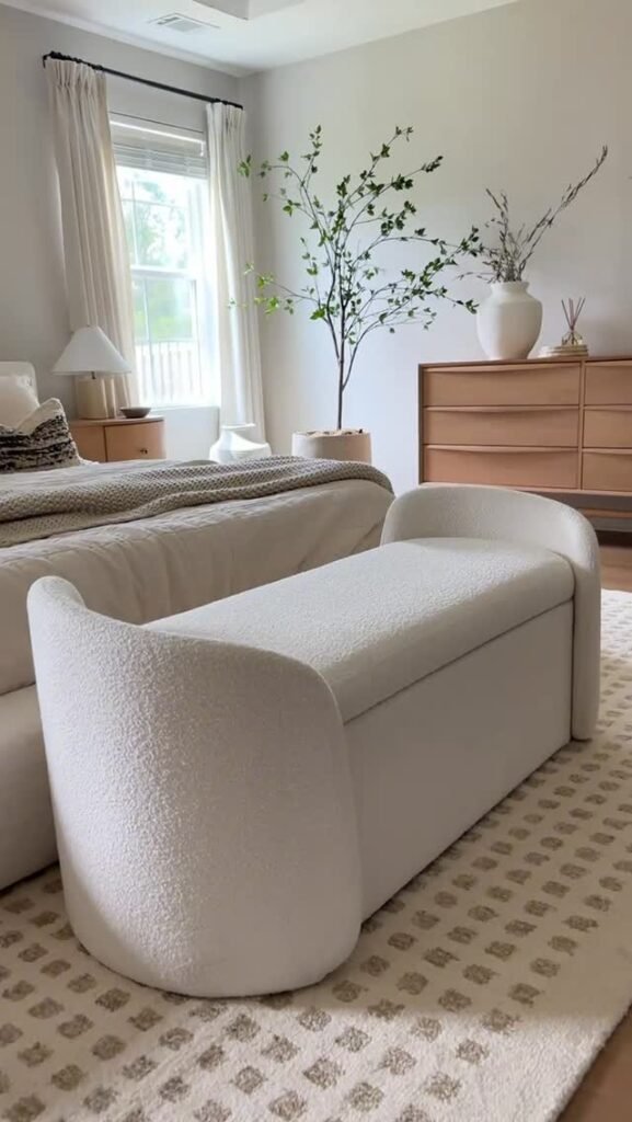 Rounded Boucle Bench
