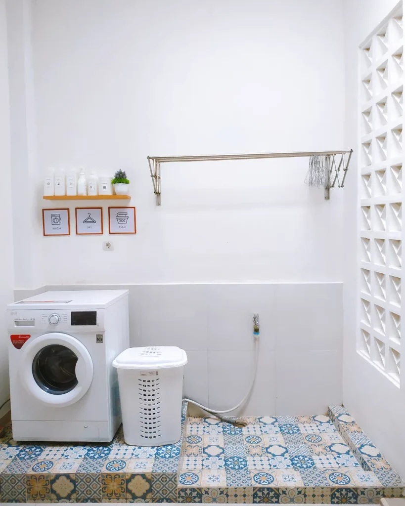 Simple Tile Laundry Area