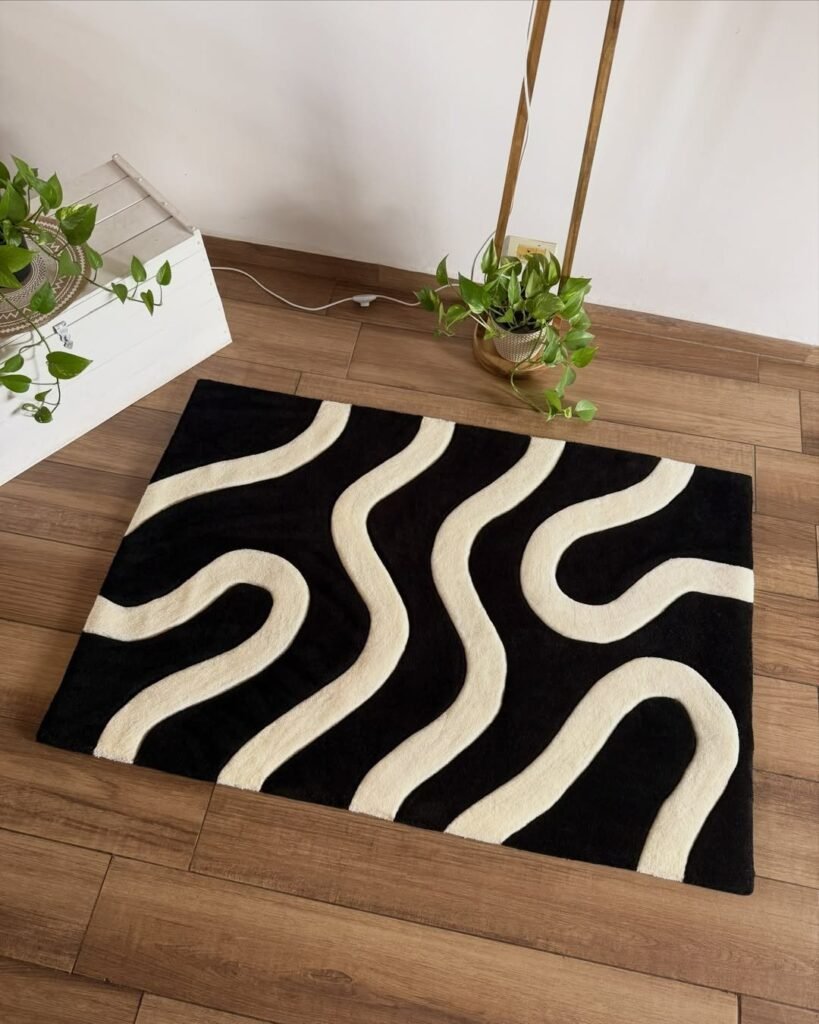 Black Wavy Accent