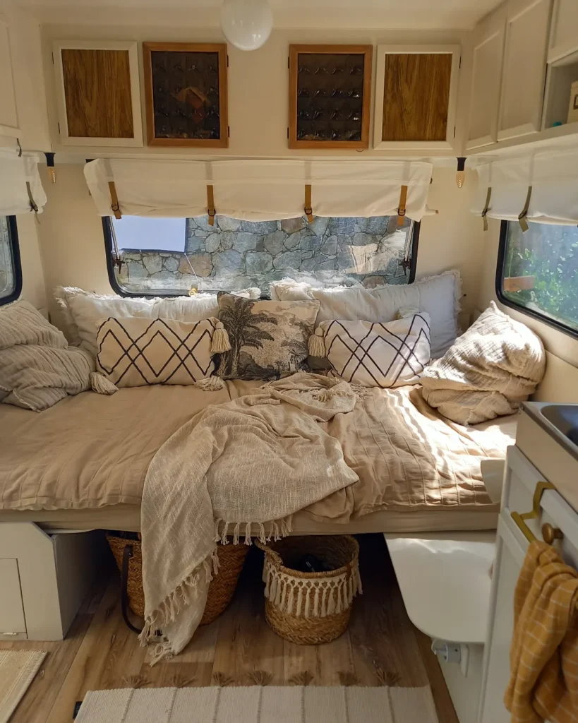 Built In Daybed Lounge