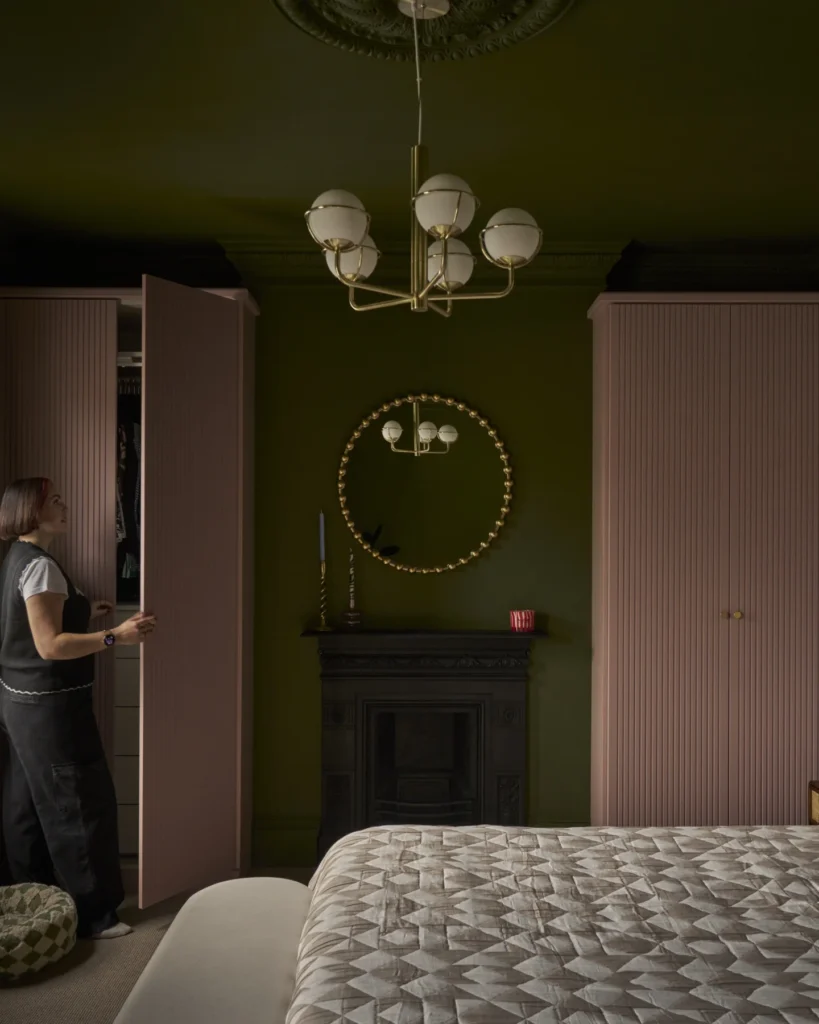 Moody Green With Pink Storage