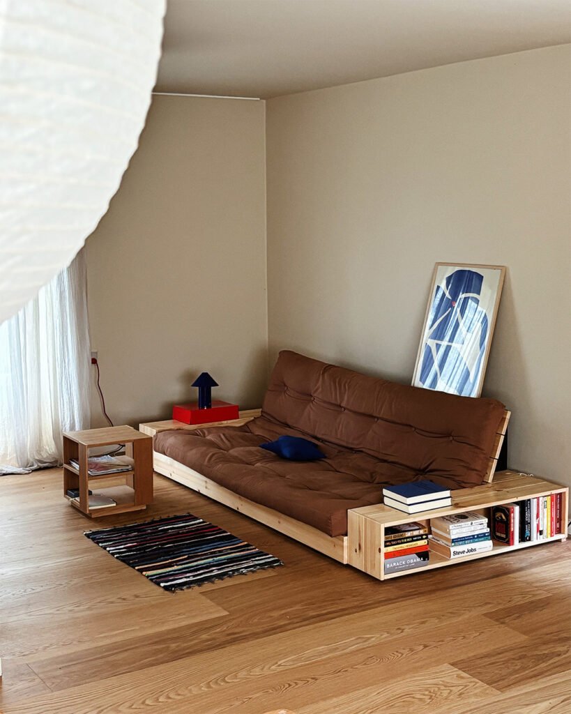  Sofa With Book Storage