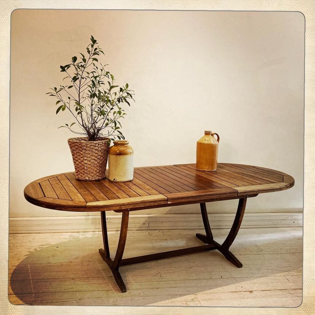 Choose an Extendable Oval Table