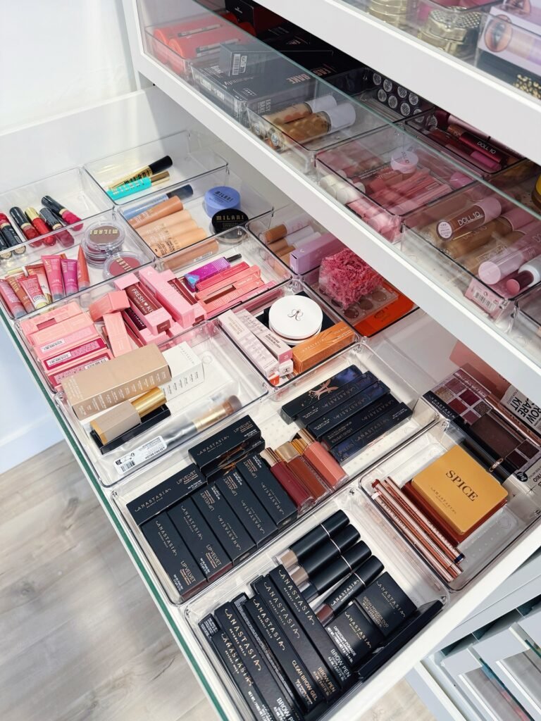 Keep Makeup in Small Compartments