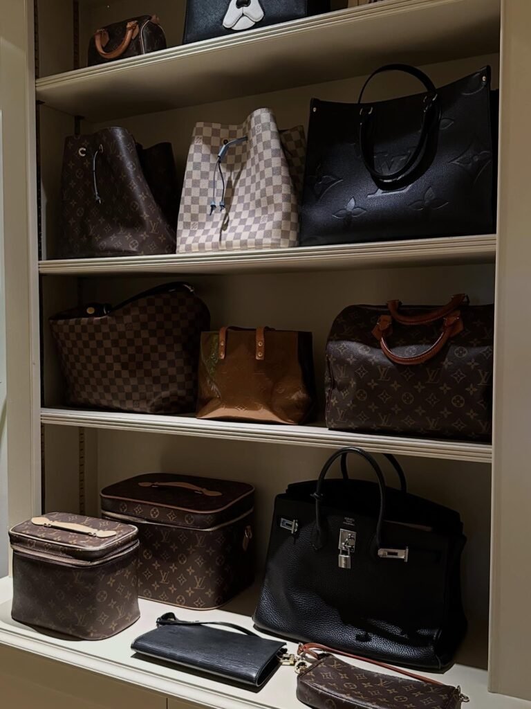 Make a Handbag Display Shelf